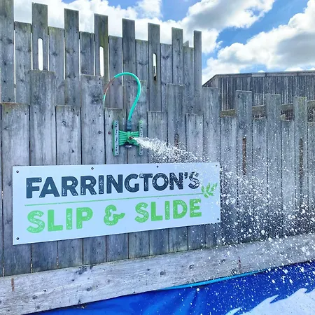 Nine Yards Family Glamping @ Farrington's Farm Lüks kamp alanı *
