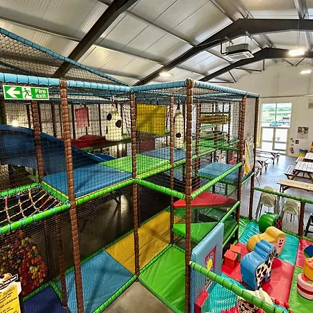 Nine Yards Family Glamping @ Farrington's Farm Campo de lujo *