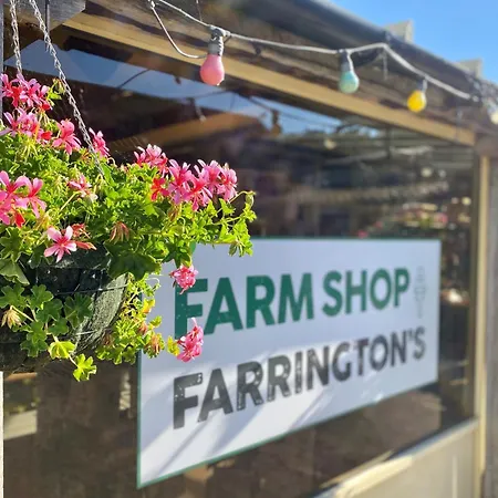 Lüks kamp alanı Nine Yards Family Glamping @ Farrington's Farm Bristol