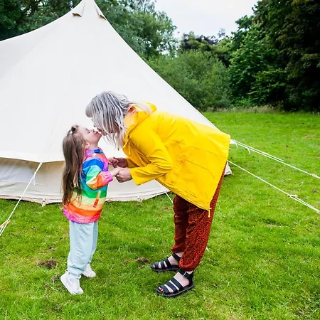 Luksusowy namiot Nine Yards Family Glamping @ Farrington's Farm Bristol
