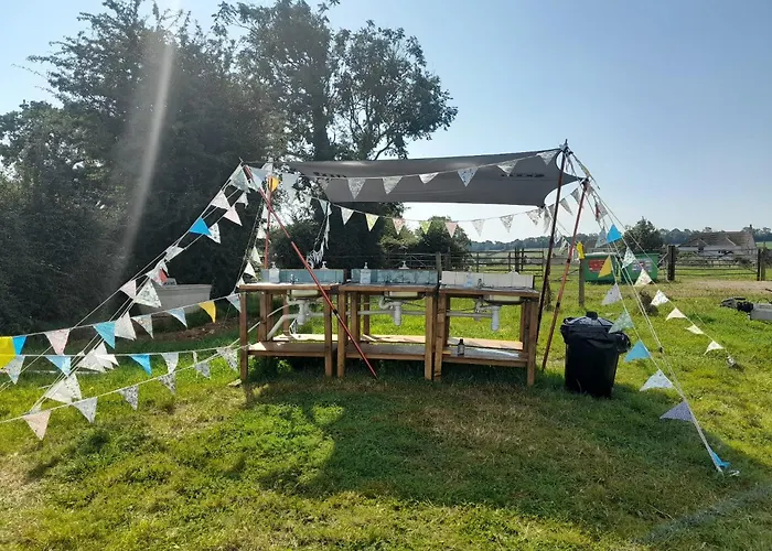 Nine Yards Family Glamping @ Farrington's Farm Bristol